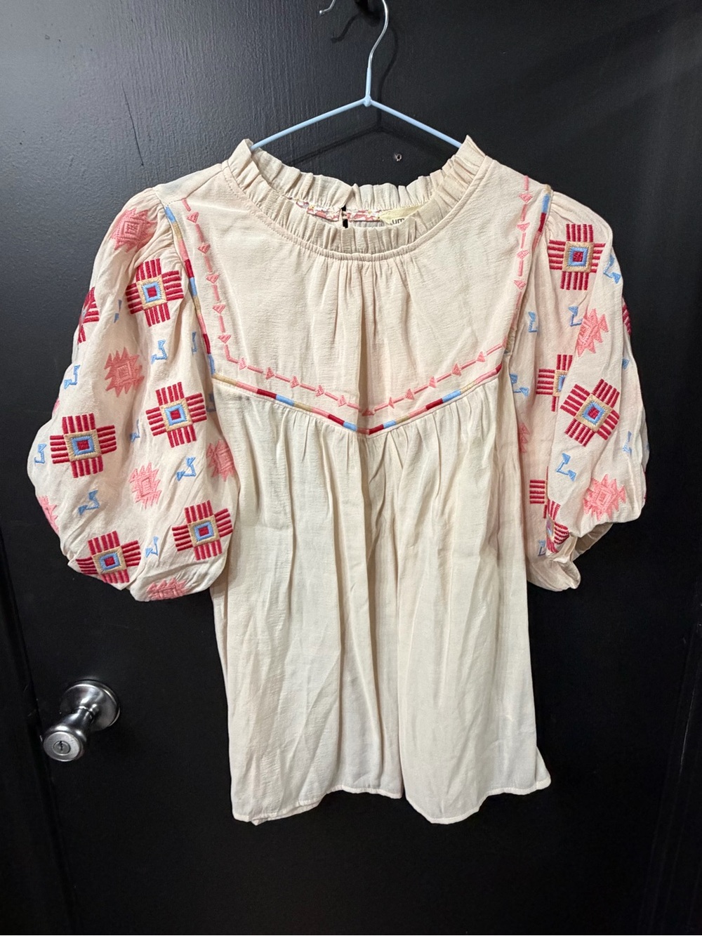 Umgee Cream Blouse with Pink & Blue Embroidery Size M - Picture 2 of 11